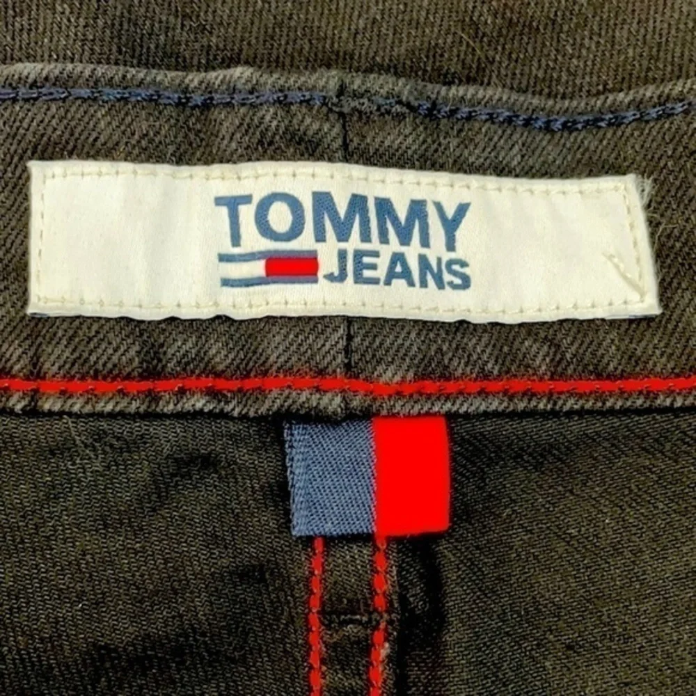 TOMMY HILFIGER | Men’s Black TOMMY JEANS Waist 36 Length 32.